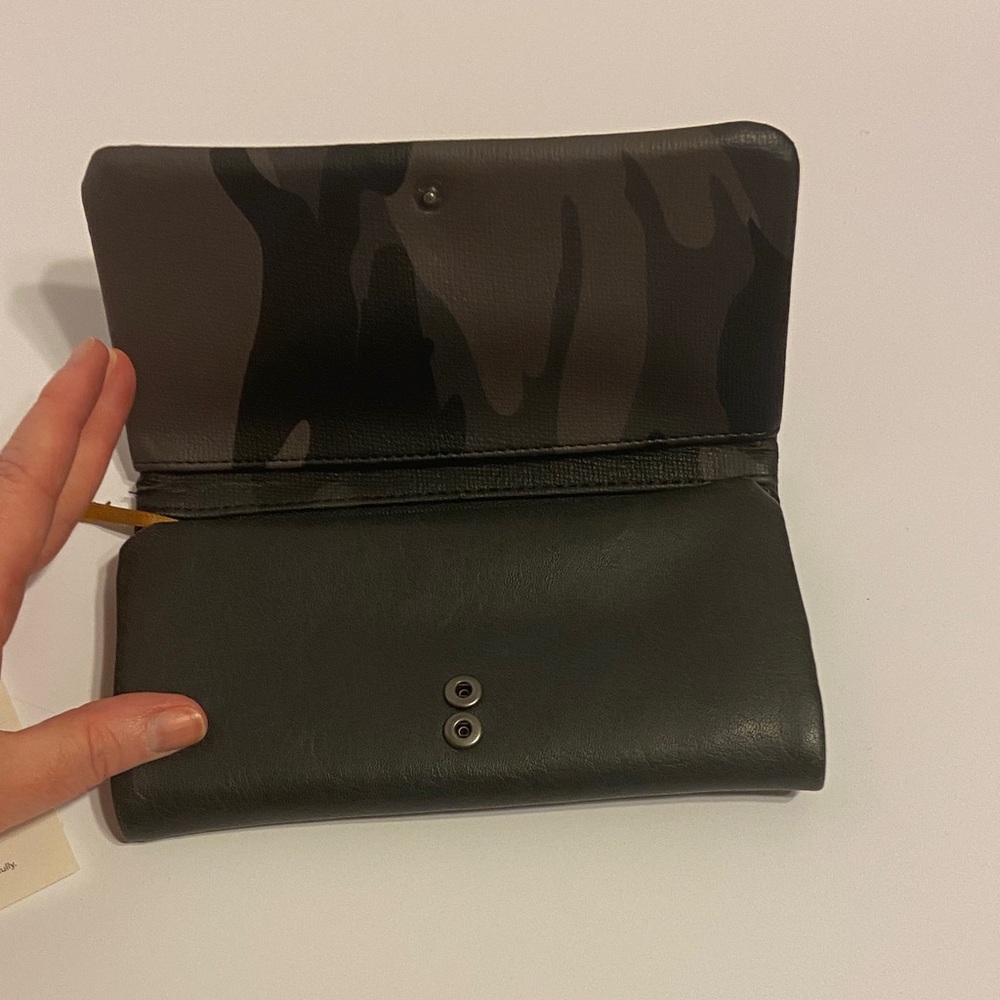 Matt & Nat vegan Classic Black long Wallet Clutch - Picture 3 of 14